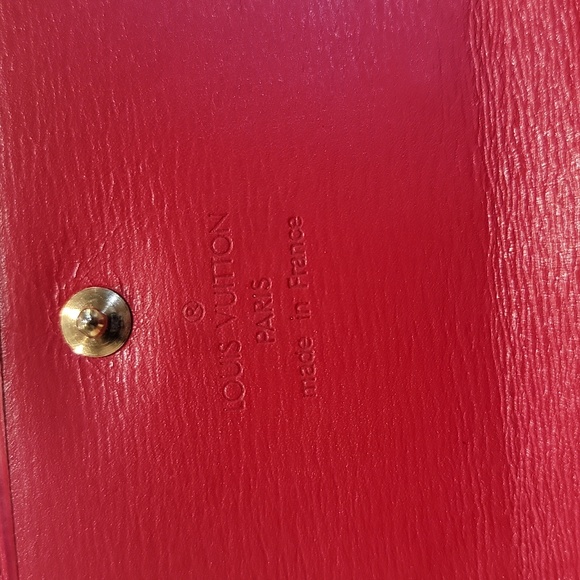 Authentic Louis Vuitton Epi wallet - Picture 7 of 9